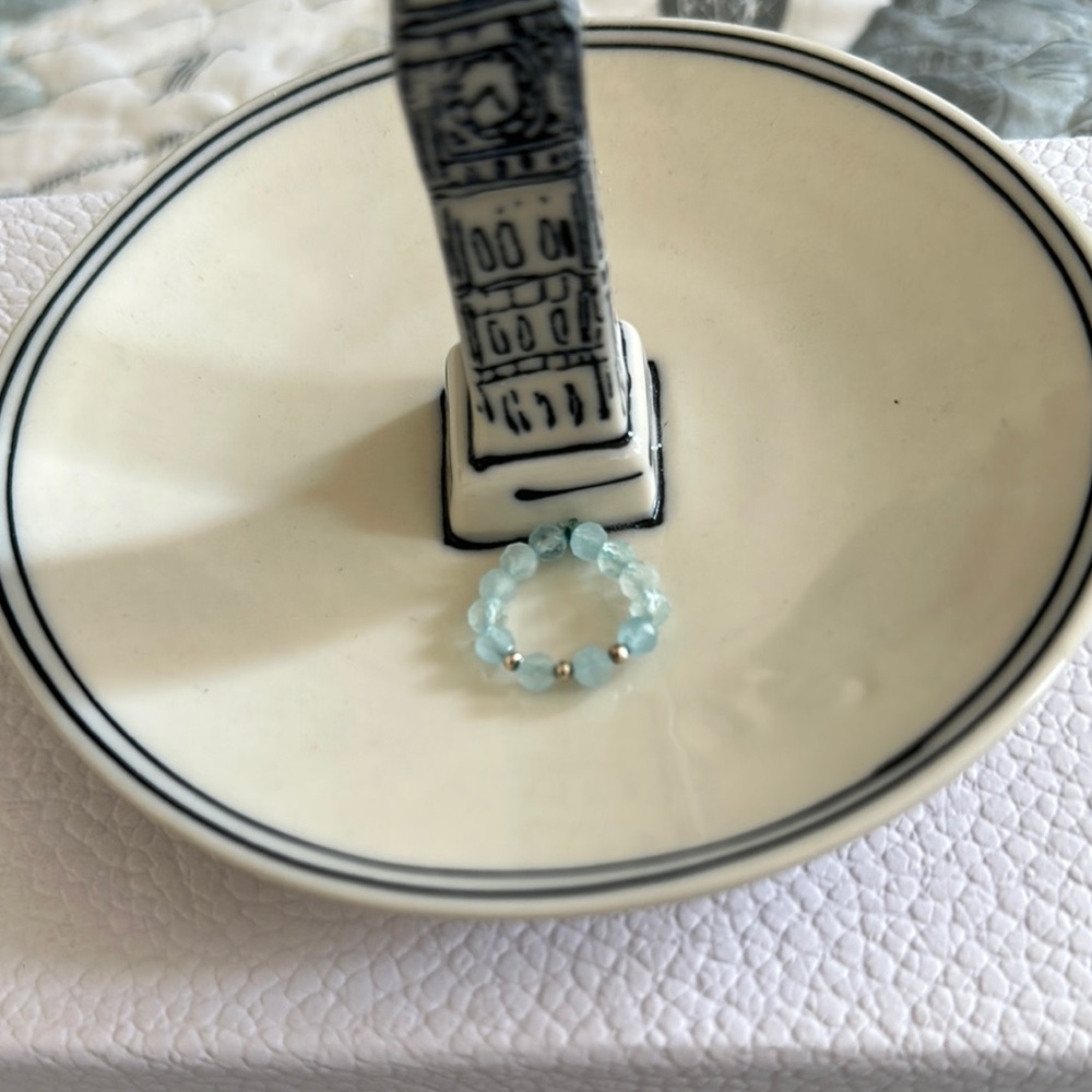 NWOT Aquamarine Faceted Gemstone Beads stretchy Ring